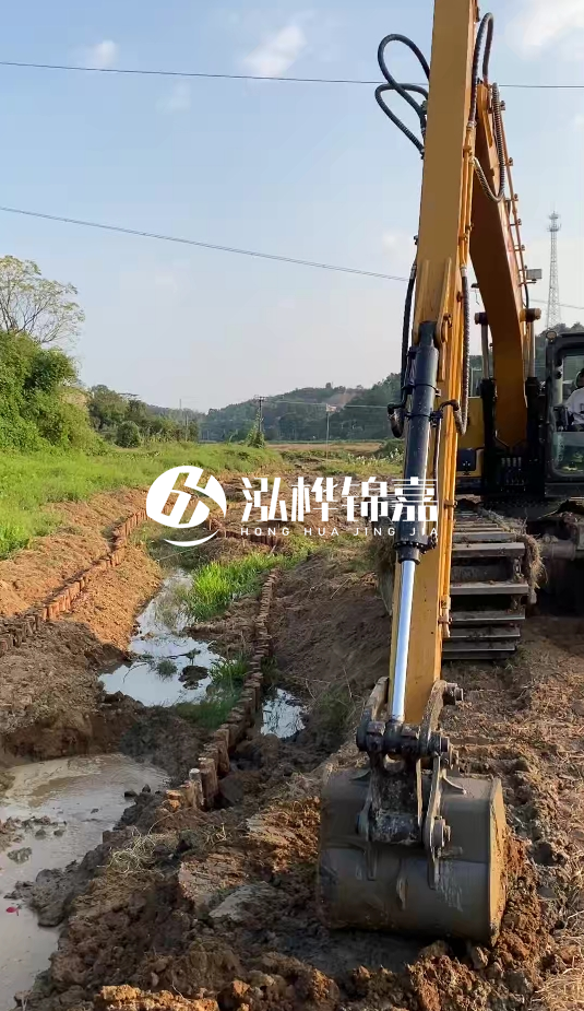 青島河道清淤專業(yè)施工-水挖機清淤適合哪些河道狀況？
