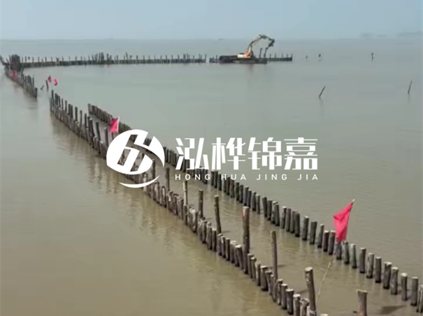 河道護坡打樁對河岸保護有何作用？河道松木樁水面需要預(yù)留多長？